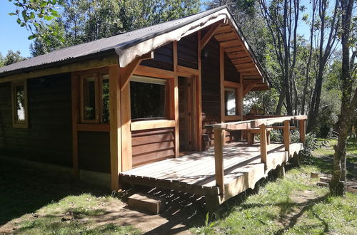 Foto 17 - Wonderful Rustic Cabin 2, With Native Logs, on the Banks of the Trancura River