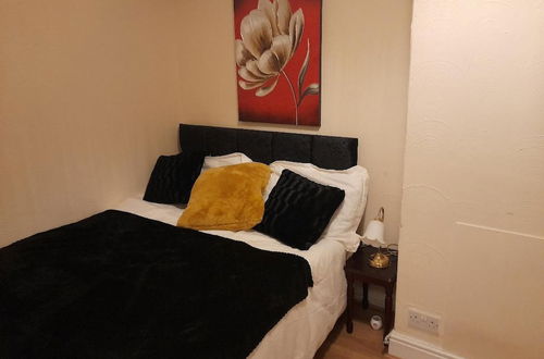 Photo 1 - Immaculate 3-bed House in Middlesbrough With Wifi