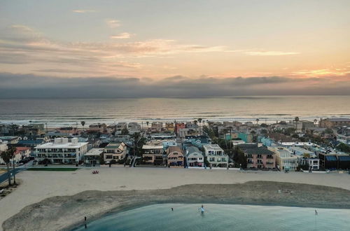 Photo 11 - Bay View II by Avantstay Ocean View Mission Beach Home on the Sand