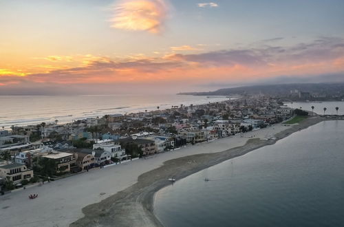 Photo 12 - Bay View I by Avantstay Stylish Mission Beach Home on the Sand