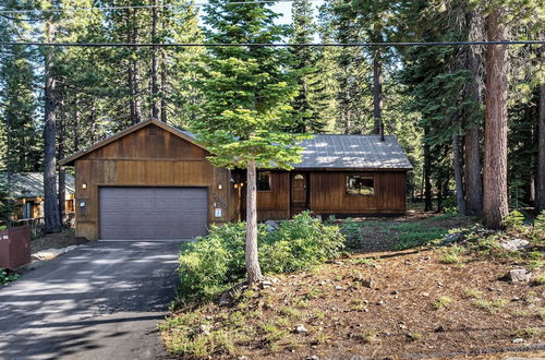 Photo 37 - Whiskey Springs by Avantstay Classic Cabin Near Tahoe Donner Ski Area