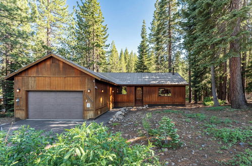 Photo 38 - Whiskey Springs by Avantstay Classic Cabin Near Tahoe Donner Ski Area