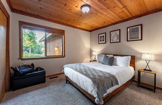 Photo 2 - Whiskey Springs by Avantstay Classic Cabin Near Tahoe Donner Ski Area