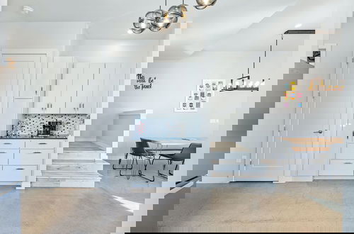 Foto 15 - Trendy 3 Bedroom in South Austin!