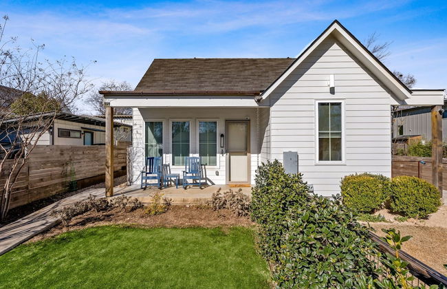 Trendy 3 Bedroom in South Austin! - Photo 40