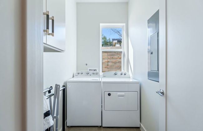 Trendy 3 Bedroom in South Austin! - Photo 26