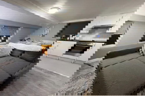 Foto 5 - Modern with Stylish Terrace