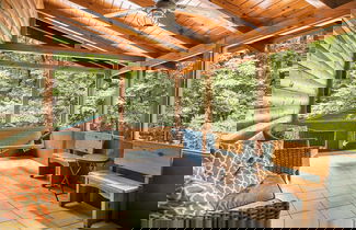 Foto 3 - Twin Creeks Lodge by Avantstay 33 Acre Retreat