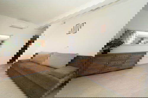 Photo 5 - Beachfront Holiday Home