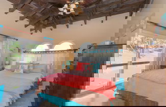 Foto 3 - Stunning Coral View Home with Oceanfront Pool by RedAwning