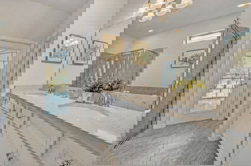 Foto 33 - Luxury Home 7 Bedrooms Near Disney! 7 Villa by RedAwning