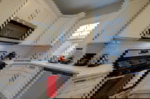 Photo 15 - Spacious 2bd 1ba Free Parking 3D Tour