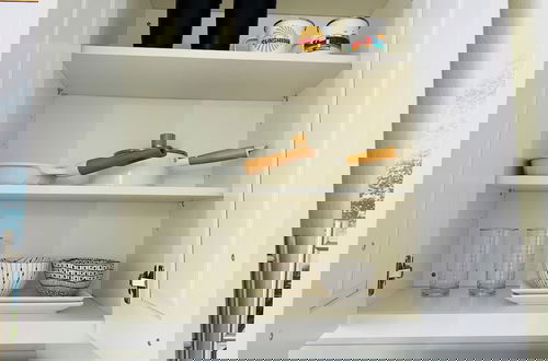 Foto 19 - Modern Surf Chic Studio Condo by RedAwning