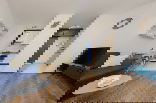 Foto 12 - Beige and Blue Apartment by Renters