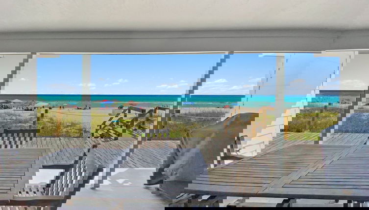 Foto 1 - On the Beach - 2 Br townhouse by RedAwning