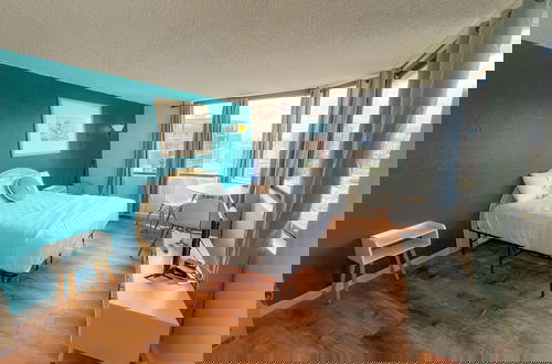 Foto 1 - Marvelous Mountain View Studio Condo by RedAwning