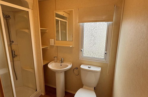 Photo 15 - 3 Bedroom, pet Friendly, Lyons Winkups, Towyn