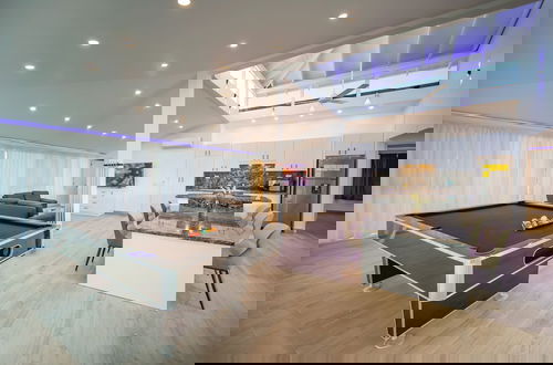 Foto 17 - Plaza Achim Penthouse, 300m From Beach!