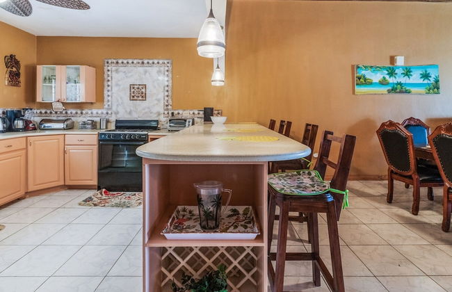 YanceyLargo- 4BR Villa Jacuzzi & Mountain Views by RedAwning - Photo 9