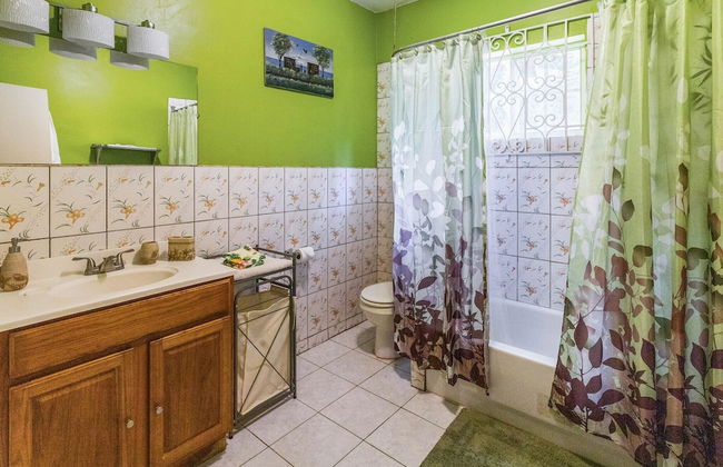 YanceyLargo-6BR Two-Story Estate w/Mountain Views by RedAwning - Photo 31