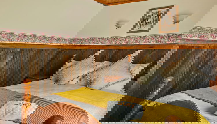 Photo 1 - StayAU 3BR Quaint Countryside Cottage