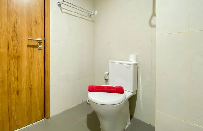 Homey and Well Furnished Studio LRT City Jatibening Apartment - Photo 13