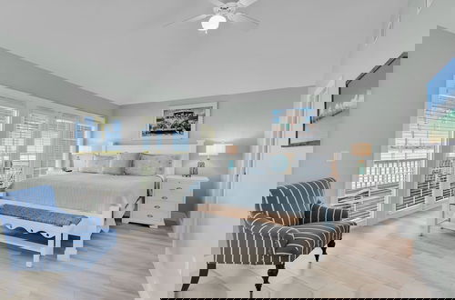 Foto 2 - Waterfront Luxury Villa With Sunset Views And Boat Slip 3 Bedroom Townhouse by RedAwning