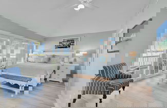 Foto 2 - Waterfront Luxury Villa With Sunset Views And Boat Slip 3 Bedroom Townhouse by RedAwning