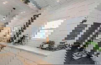 Foto 3 - New White On Columbus Family Gathering Place