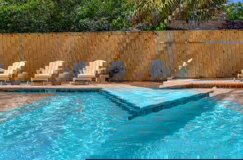 Foto 26 - Private Pool in Grayton & Feet to the Beach; Next Door to Chiringo & Red Bar