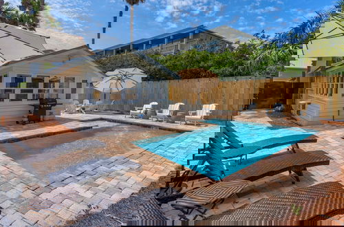 Foto 23 - Private Pool in Grayton & Feet to the Beach; Next Door to Chiringo & Red Bar