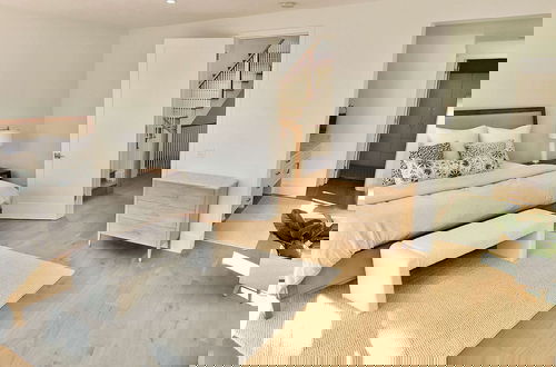 Photo 7 - Beach Paradise Stunning 3-story in Long Beach!