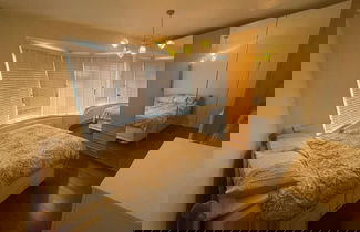 Photo 3 - Inviting Apartment in Hayes With Garden & Parking