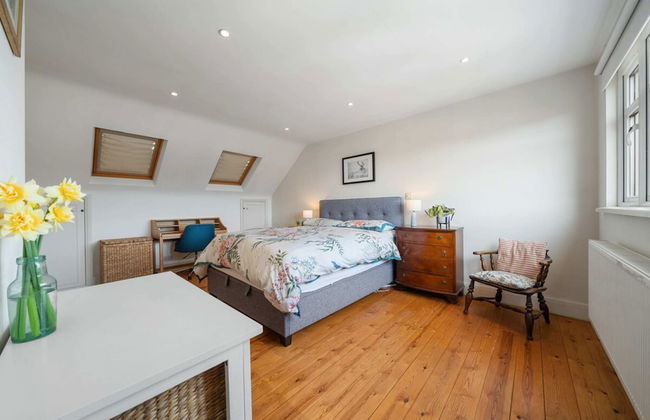 A Delightful 4-bedroom Home With a Private Garden - Foto 3