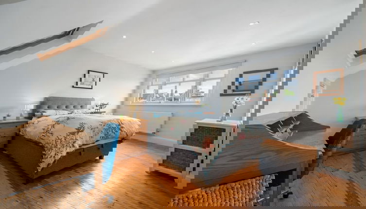 Foto 1 - A Delightful 4-bedroom Home With a Private Garden