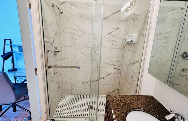 Sosuite 2BR Apt w Balcony W D Gym On-site Bar - Foto 44