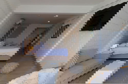 Photo 15 - Lovely Loft With Spectacular Ocean View