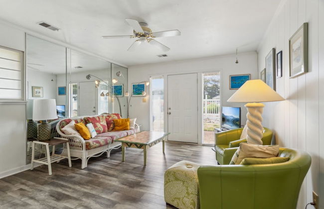 Retro Turtle Reef Condo 1 Block From Beach w Pool - Foto 32