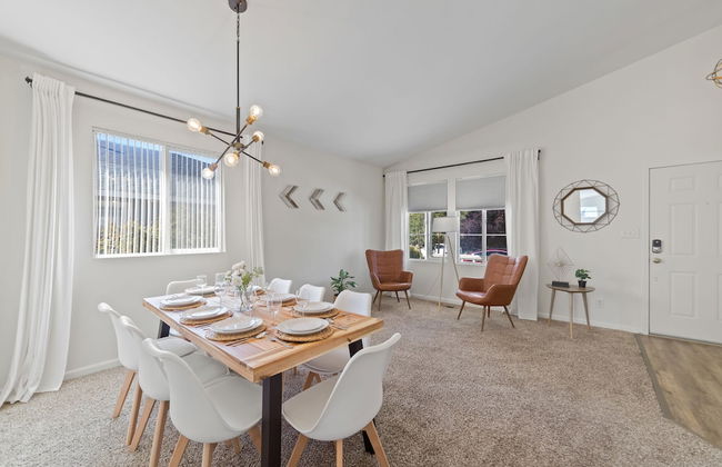 DT Reno - Elegant Home w Private Patio BBQ Grill - Foto 31
