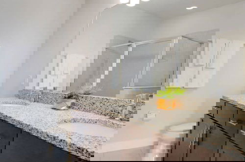 Foto 56 - Stylish Family Home Sleeps 22 Enc101