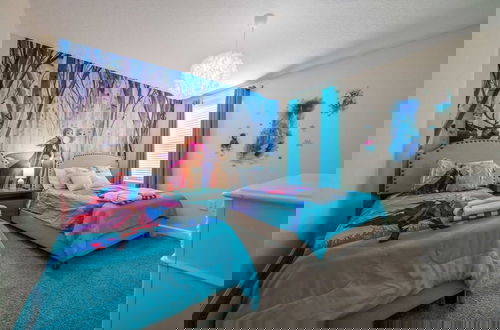 Foto 41 - Disney Bliss Themed Rooms Game Room Private Pool