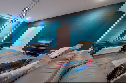 Foto 28 - Disney Bliss Themed Rooms Game Room Private Pool