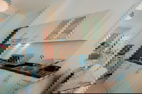 Photo 9 - Elegant And Strategic 2Br Apartment At Thamrin Residence