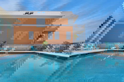 Foto 56 - Private Splash Pool + Carriage House, 1 House to Beach w/ Beach Chair Setup!