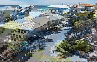 Foto 1 - Private Splash Pool + Carriage House, 1 House to Beach w/ Beach Chair Setup!