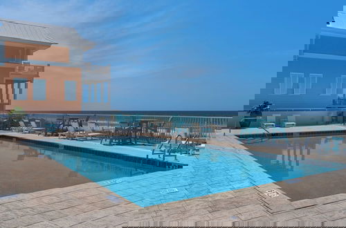 Foto 61 - Private Splash Pool + Carriage House, 1 House to Beach w/ Beach Chair Setup!