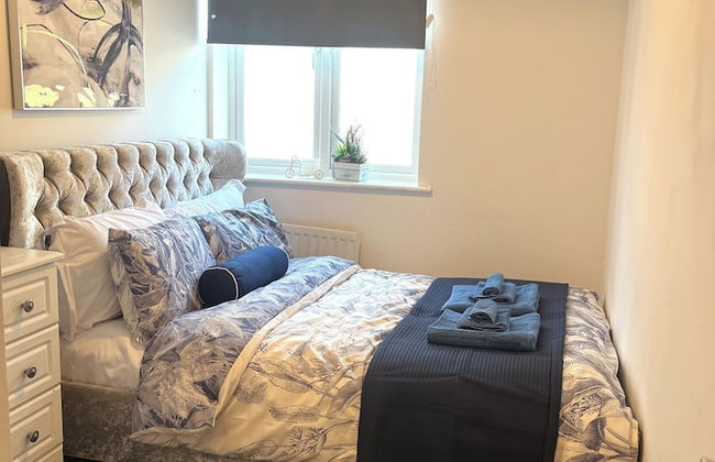 Beautiful 2 - Bed Apartment in Aylesbury - Foto 2