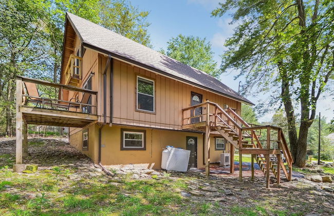 Poconos Chalet Newly Renovated, Great Location 4 Bedroom Home by RedAwning - Photo 48