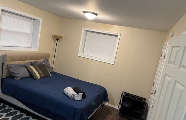 Poconos Chalet Newly Renovated, Great Location 4 Bedroom Home by RedAwning - Photo 9