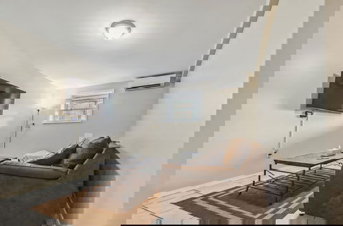 Foto 15 - Poconos Chalet Newly Renovated, Great Location 4 Bedroom Home by RedAwning